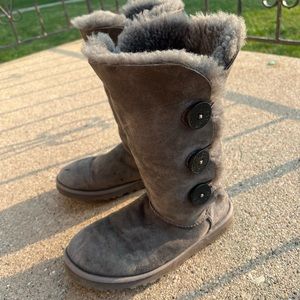 Ugh size 6 gray